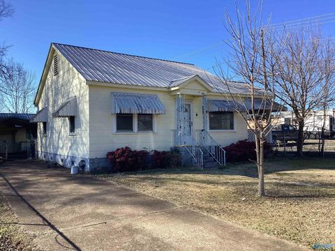 Photo of 302 N North 25th Street, Gadsden, AL 35904 (MLS # 21909366)