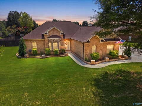 Homes For Sale - 124 Laurel Bend Drive<br/> Meridianville, AL 35759