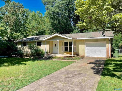 Homes For Sale - 513 Jeffery Drive<br/> Huntsville, AL 35806