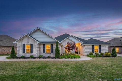 Homes For Sale - 17067 Stonegate Drive<br/> Athens, AL 35613