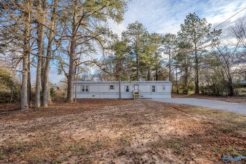 Mobile Home For Sale - 6782 County Road 236<br/> Town Creek, AL 35672