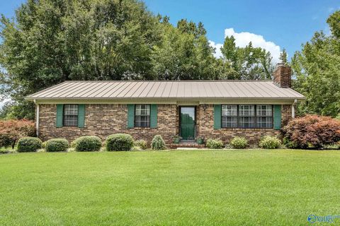 Homes For Sale - 737 Community Lane<br/> Hartselle, AL 35640