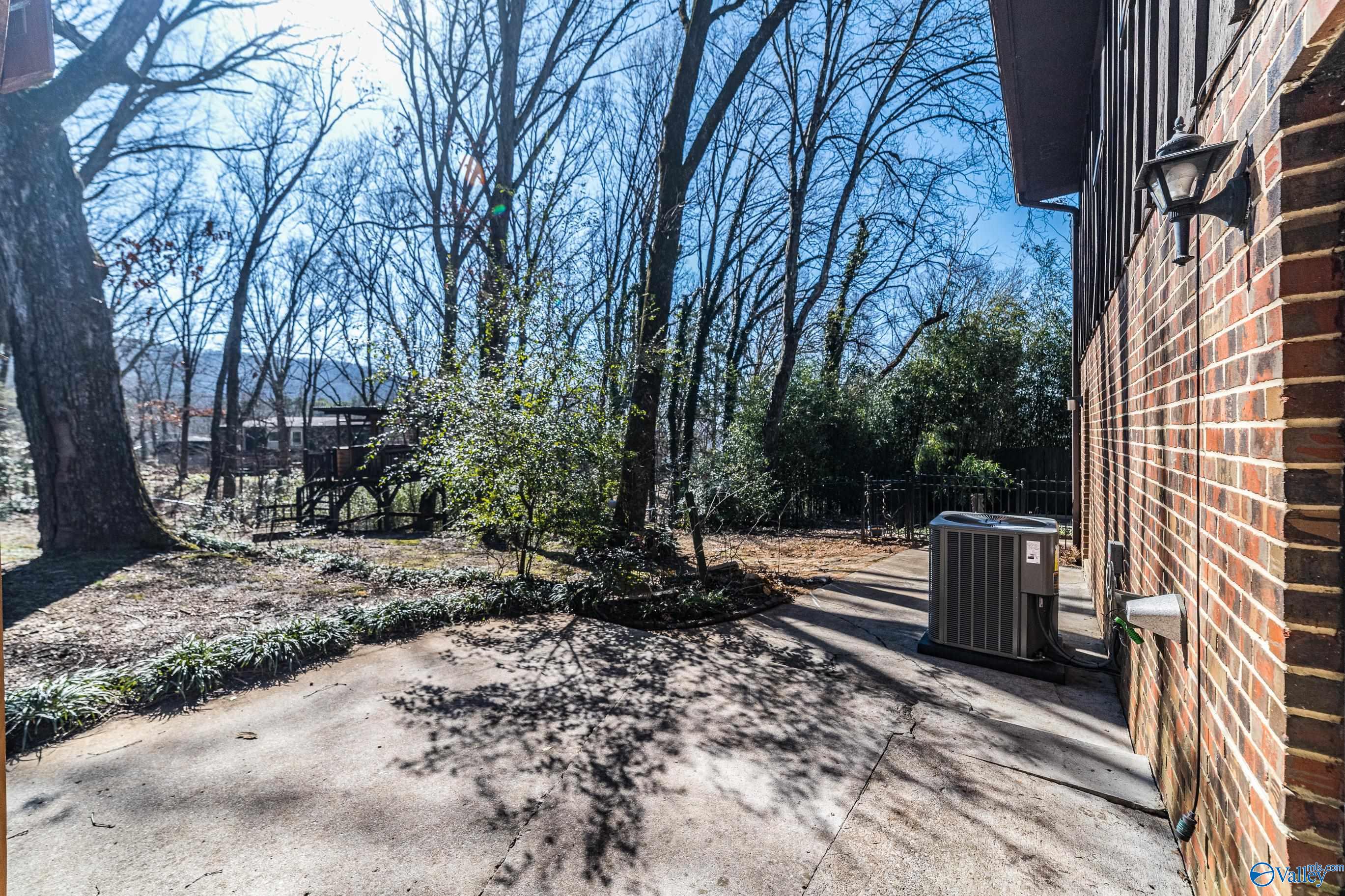 Huntsville, Alabama 35803, United States, 4 Bedrooms Bedrooms, ,3 BathroomsBathrooms,Residential,Active,7174