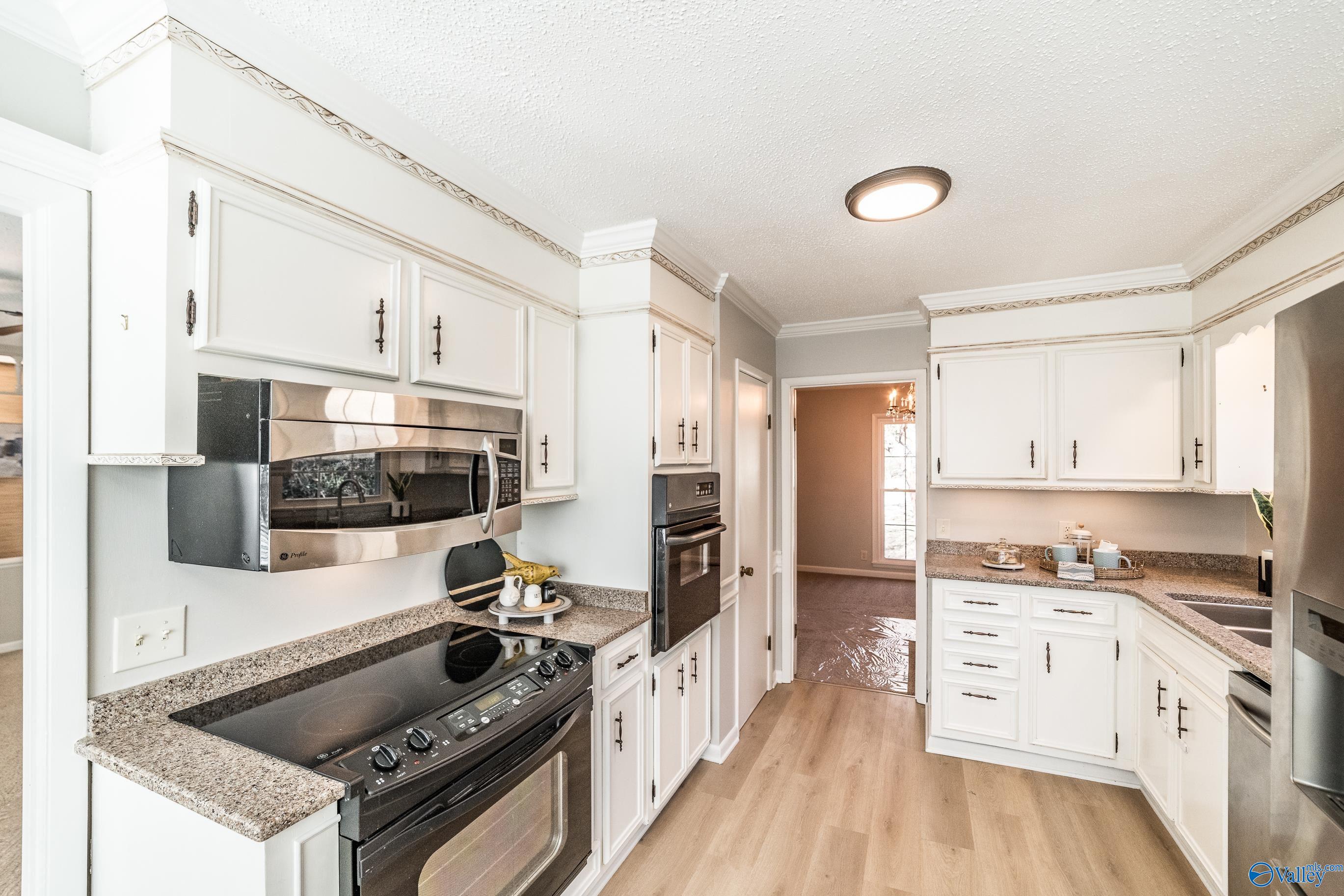 Huntsville, Alabama 35803, United States, 4 Bedrooms Bedrooms, ,3 BathroomsBathrooms,Residential,Active,7174