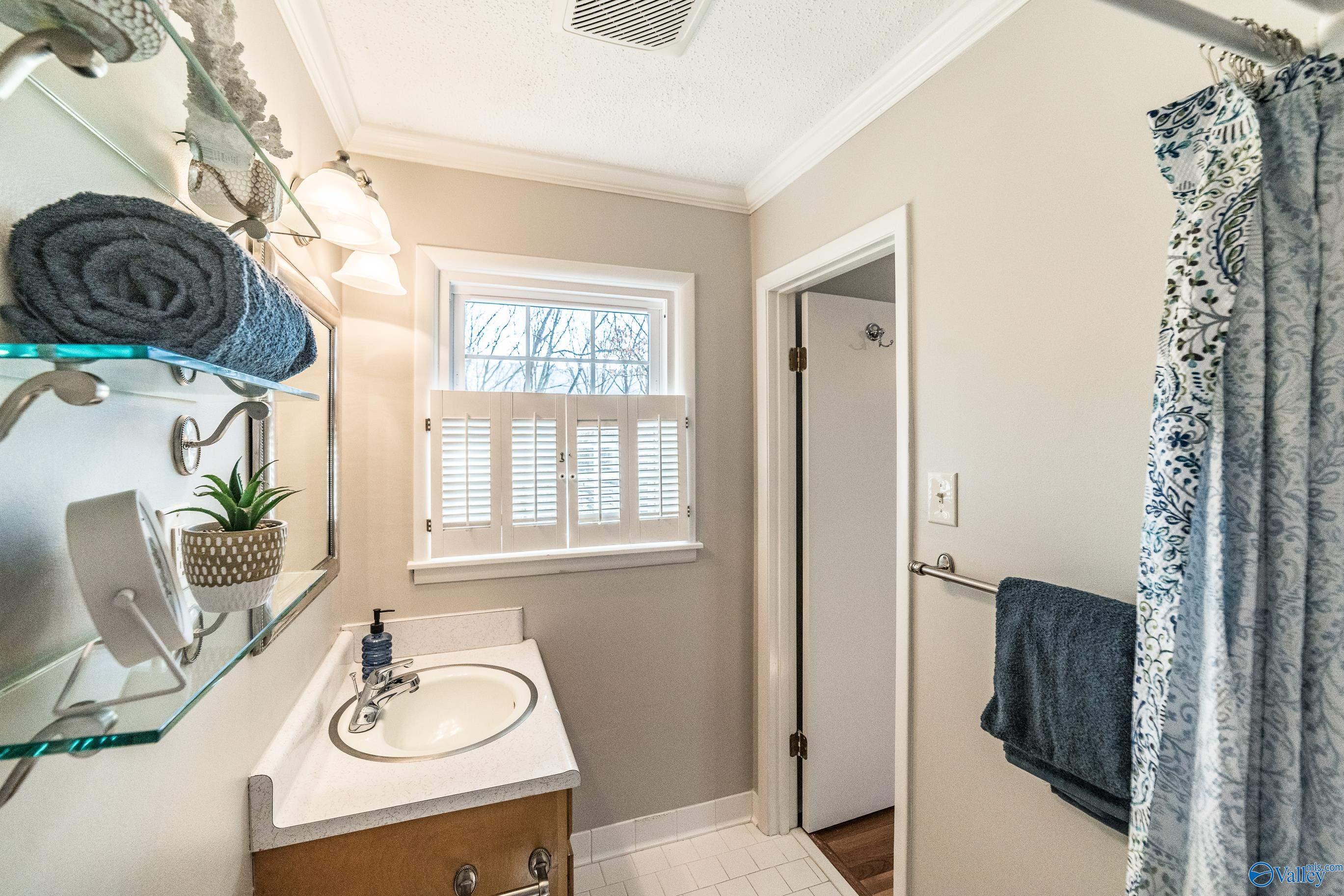 Huntsville, Alabama 35803, United States, 4 Bedrooms Bedrooms, ,3 BathroomsBathrooms,Residential,Active,7174