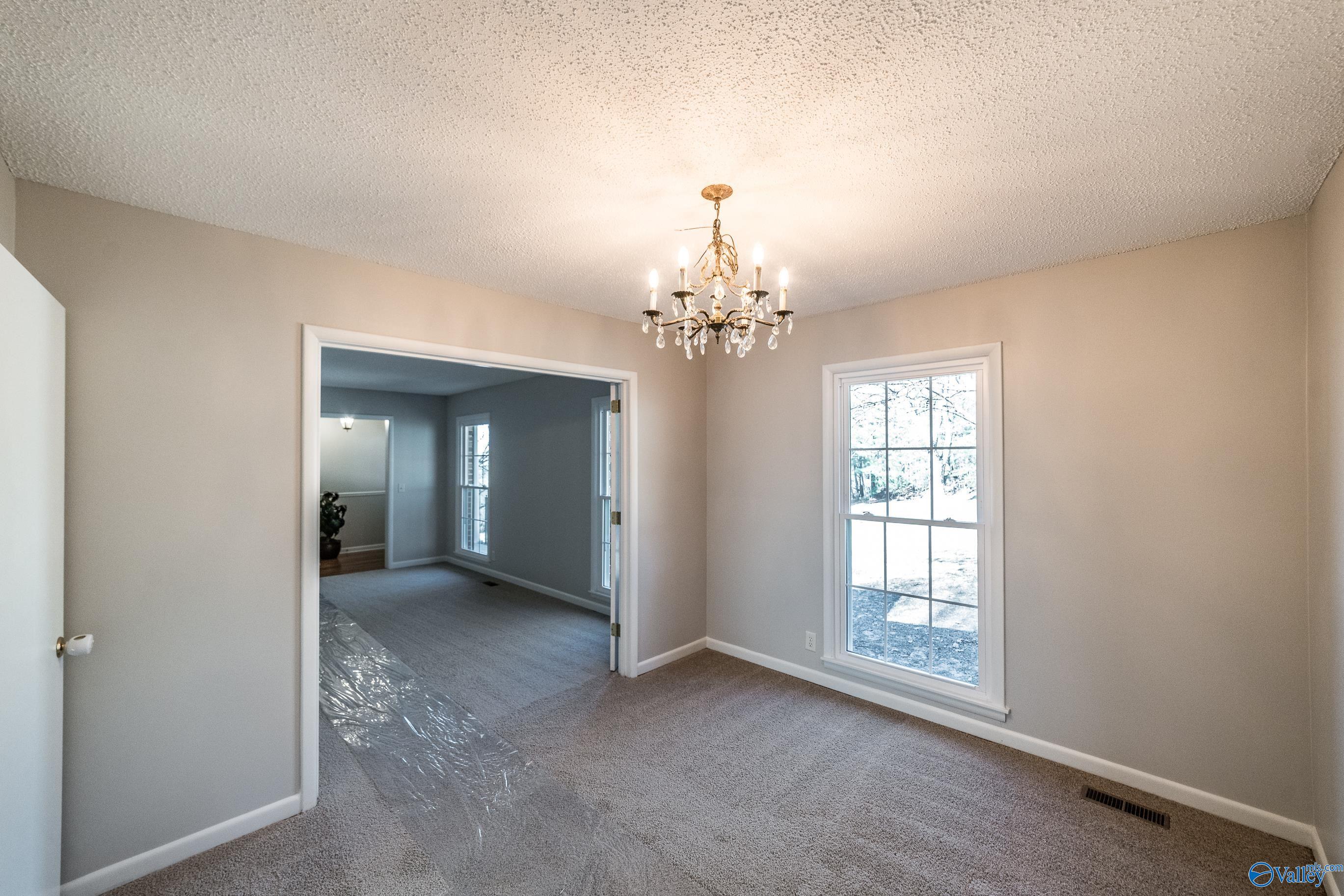 Huntsville, Alabama 35803, United States, 4 Bedrooms Bedrooms, ,3 BathroomsBathrooms,Residential,Active,7174