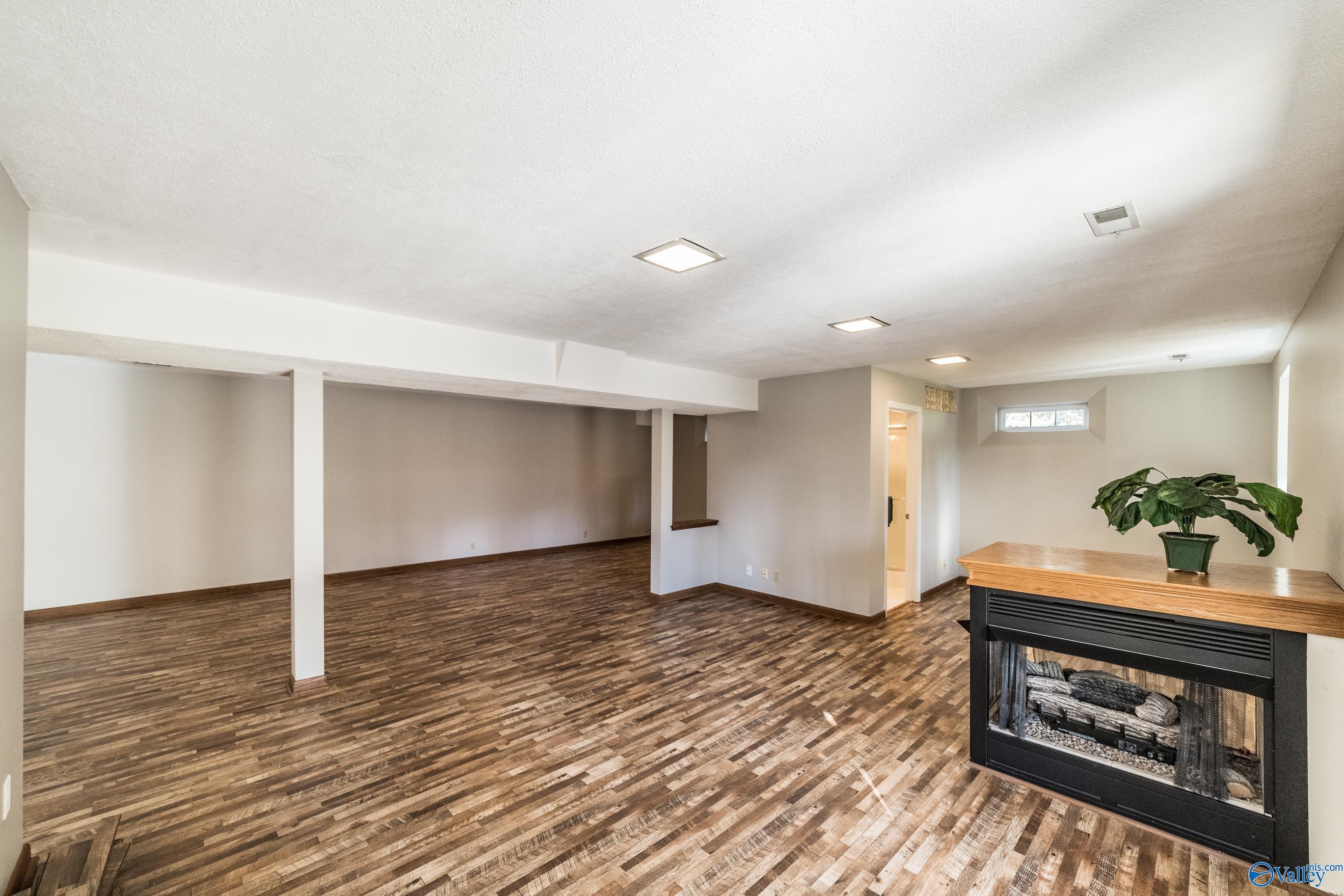 Huntsville, Alabama 35803, United States, 4 Bedrooms Bedrooms, ,3 BathroomsBathrooms,Residential,Active,7174