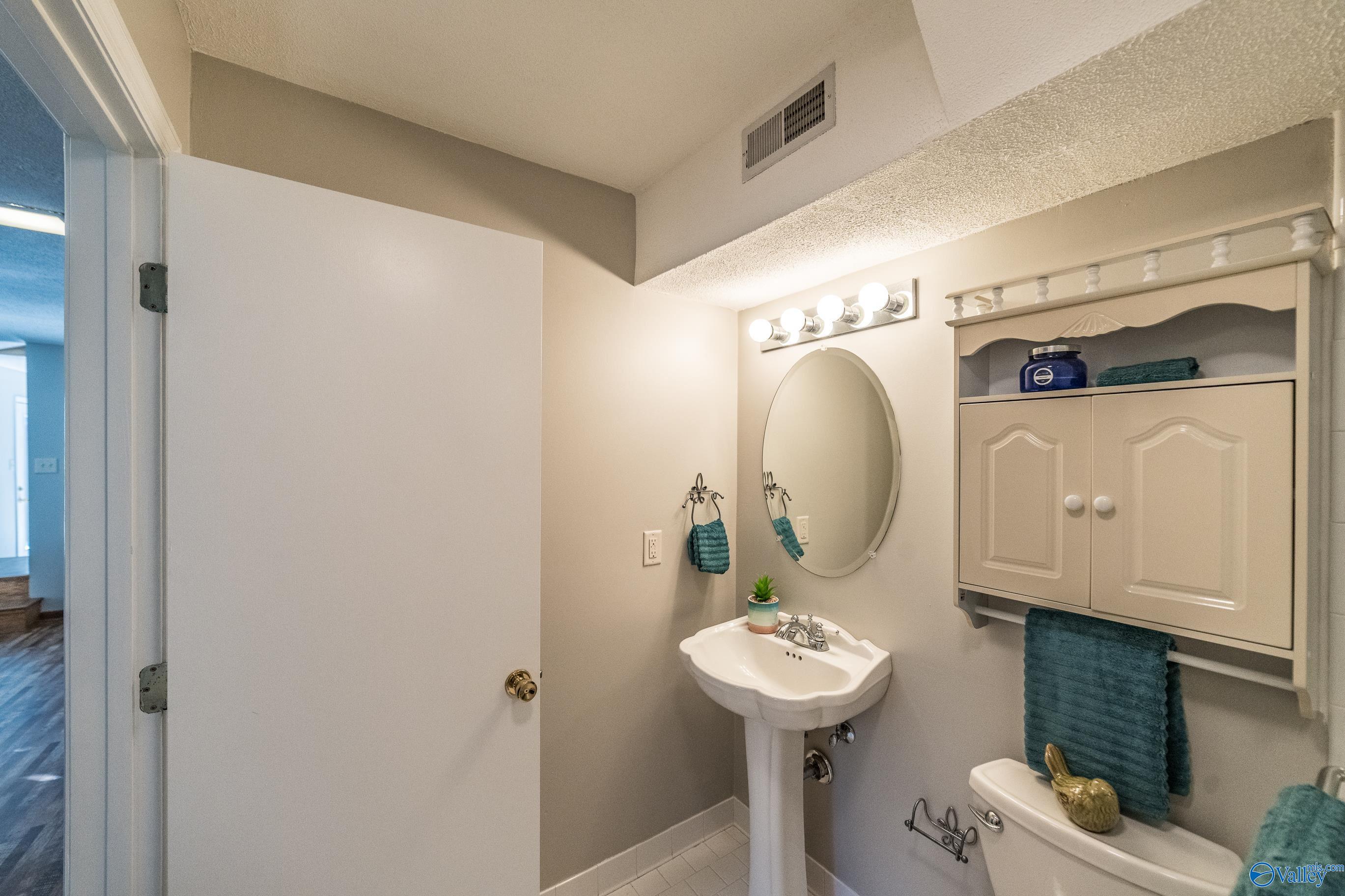 Huntsville, Alabama 35803, United States, 4 Bedrooms Bedrooms, ,3 BathroomsBathrooms,Residential,Active,7174