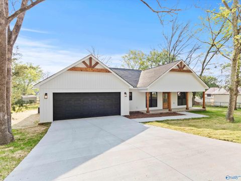 Homes For Sale - 56 Nixon Drive<br/> Guntersville, AL 35976