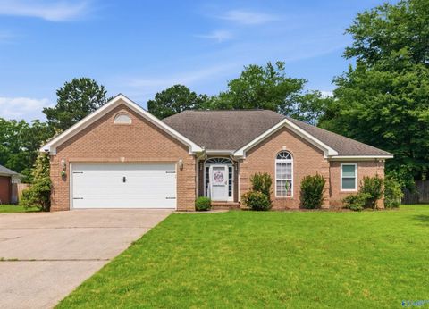 Homes For Sale - 2101 SW Glenwood Drive<br/> Hartselle, AL 35640
