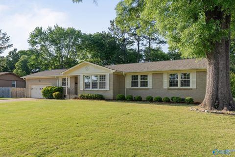 Photo of 1219 Briar Hollow Trail SE, Huntsville, AL 35802 (MLS # 21917334)