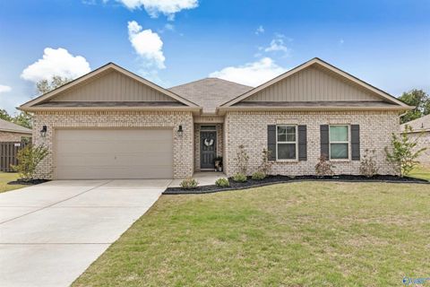 Homes For Sale - 108 Cave Springs Circle<br/> Owens Cross Roads, AL 35763