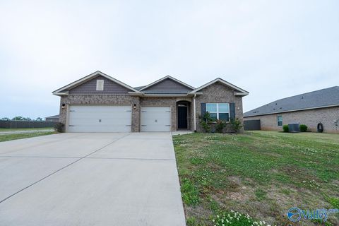 Homes For Rent - 331 Jackson Point Circle<br/> Huntsville, AL 35811