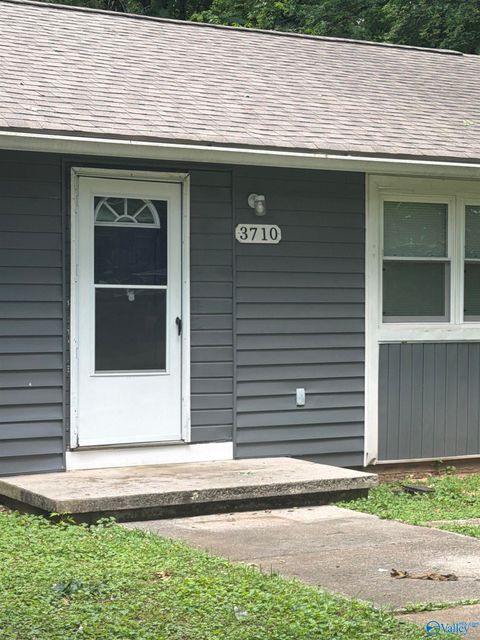 Homes For Sale - 3710 Oakdale Court<br/> Huntsville, AL 35810