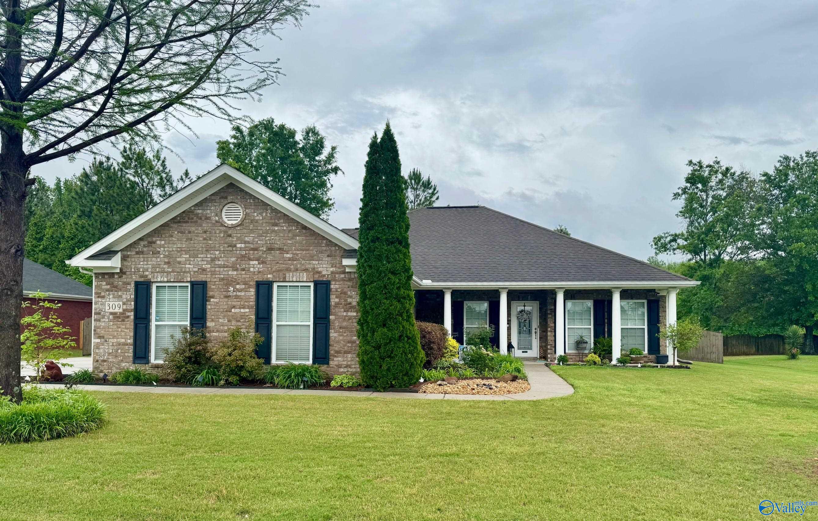 309 Northlake Drive, Meridianville, Alabama image 1
