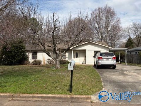 Photo of 2004 13th Street SE, Decatur, AL 35601 (MLS # 21911536)
