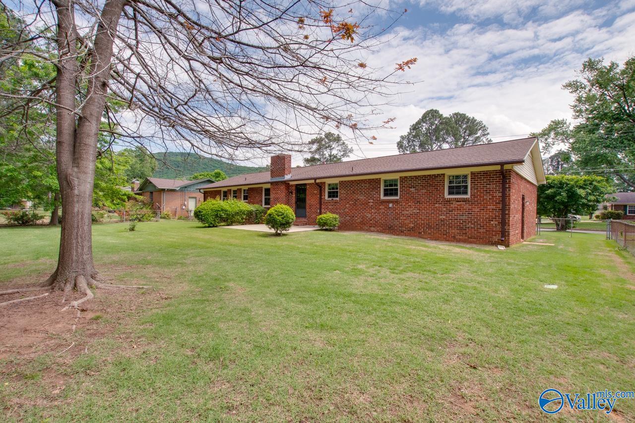 1223 Briar Hollow Trail, Huntsville, Alabama image 2