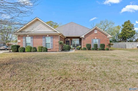 Photo of 113 Eden Lane, Huntsville, AL 35811 (MLS # 21913563)