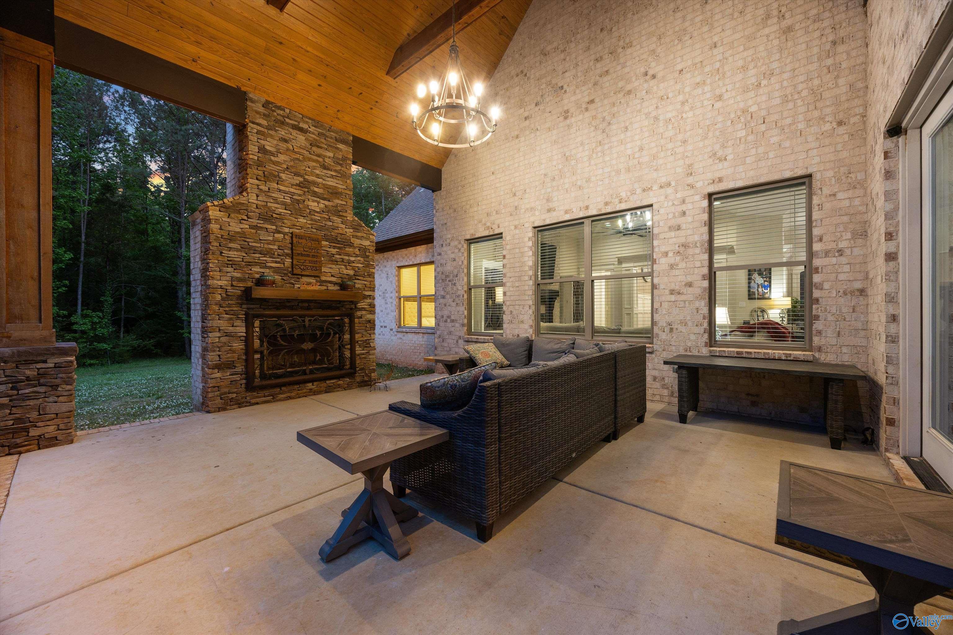 Gurley, Alabama, 35748, United States, 5 Bedrooms Bedrooms, ,4 BathroomsBathrooms,Residential,Active,2042164