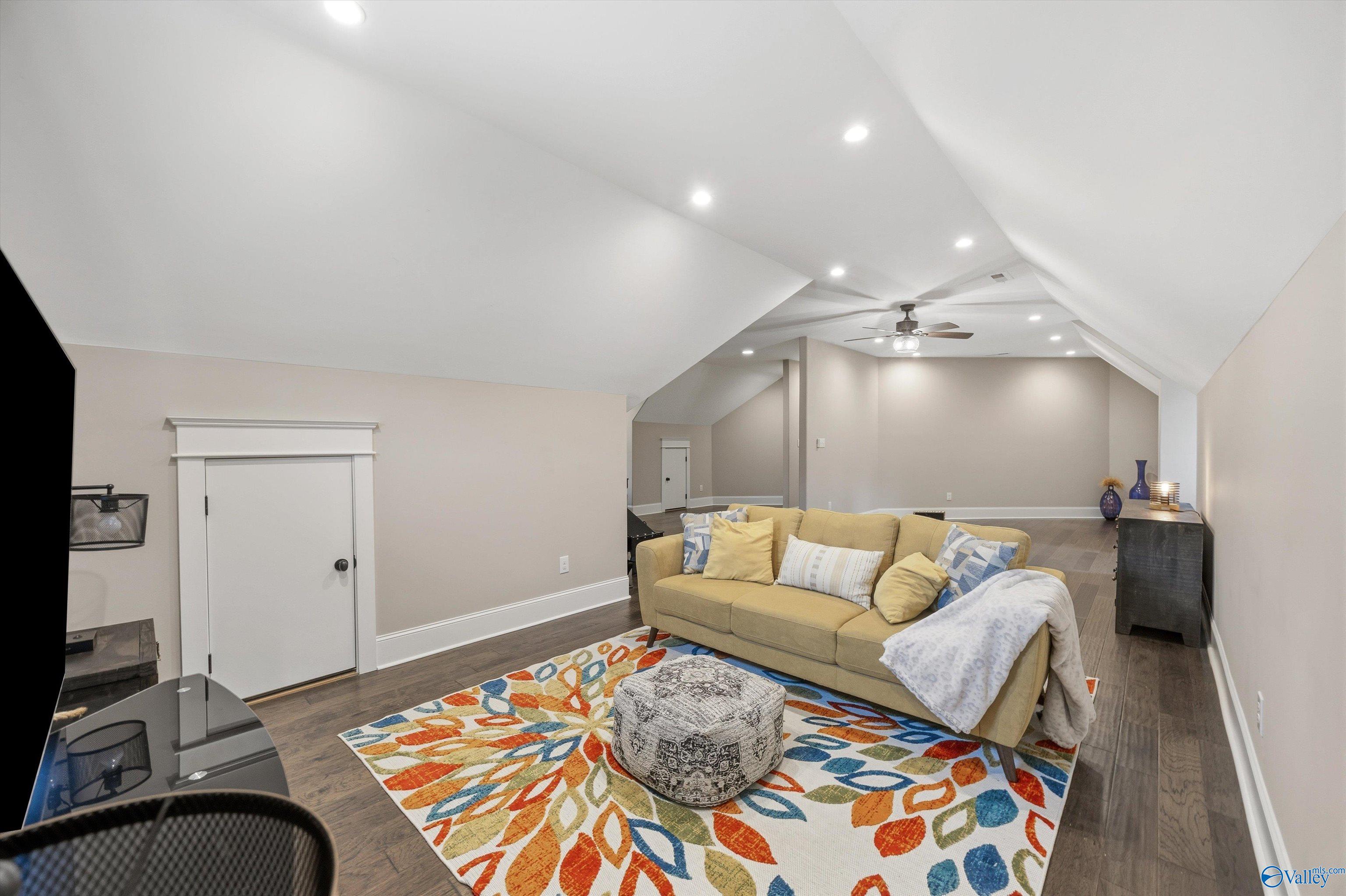 Gurley, Alabama, 35748, United States, 5 Bedrooms Bedrooms, ,4 BathroomsBathrooms,Residential,Active,2042164