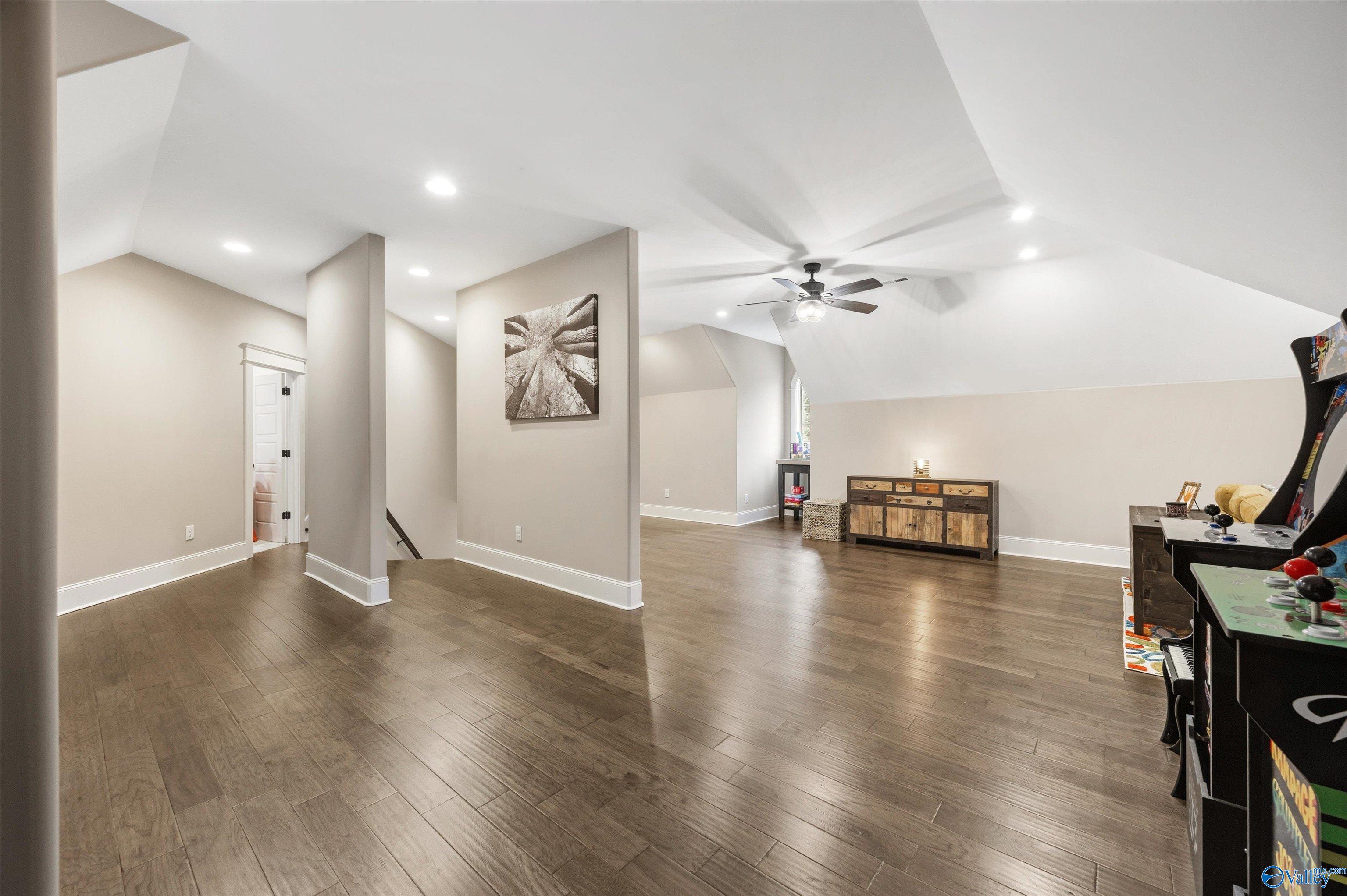 Gurley, Alabama, 35748, United States, 5 Bedrooms Bedrooms, ,4 BathroomsBathrooms,Residential,Active,2042164