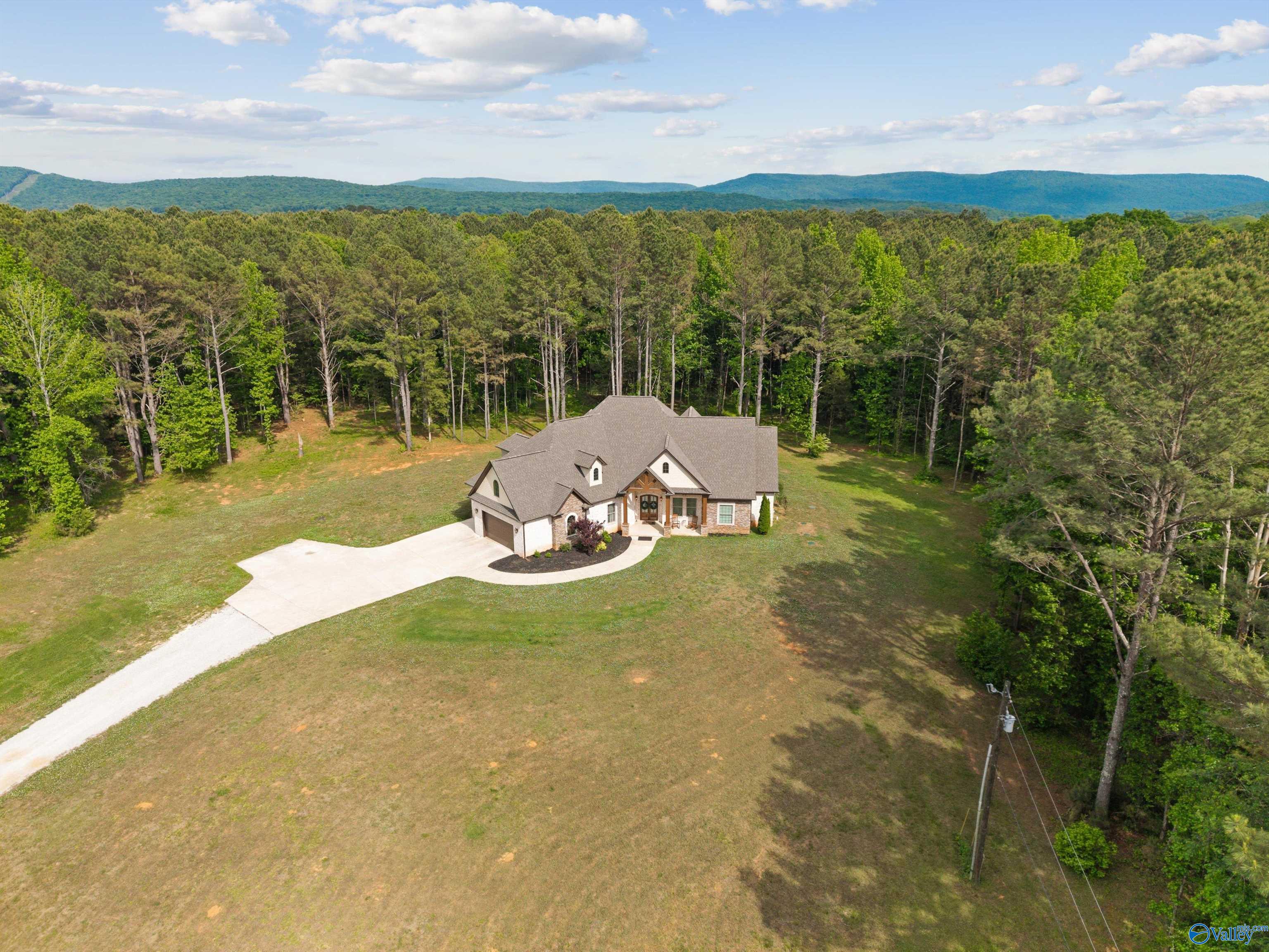 Gurley, Alabama, 35748, United States, 5 Bedrooms Bedrooms, ,4 BathroomsBathrooms,Residential,Active,2042164