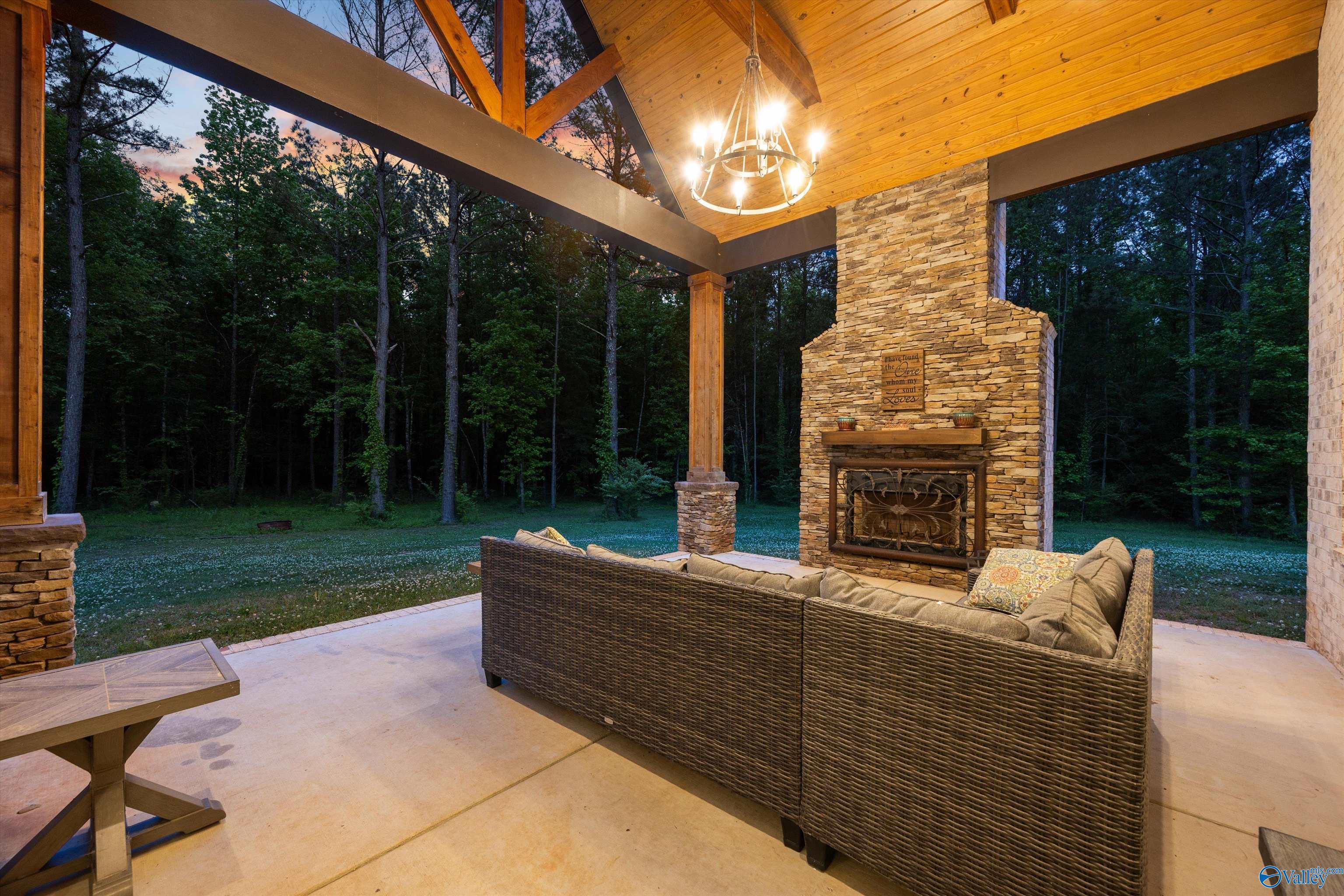 Gurley, Alabama, 35748, United States, 5 Bedrooms Bedrooms, ,4 BathroomsBathrooms,Residential,Active,2042164
