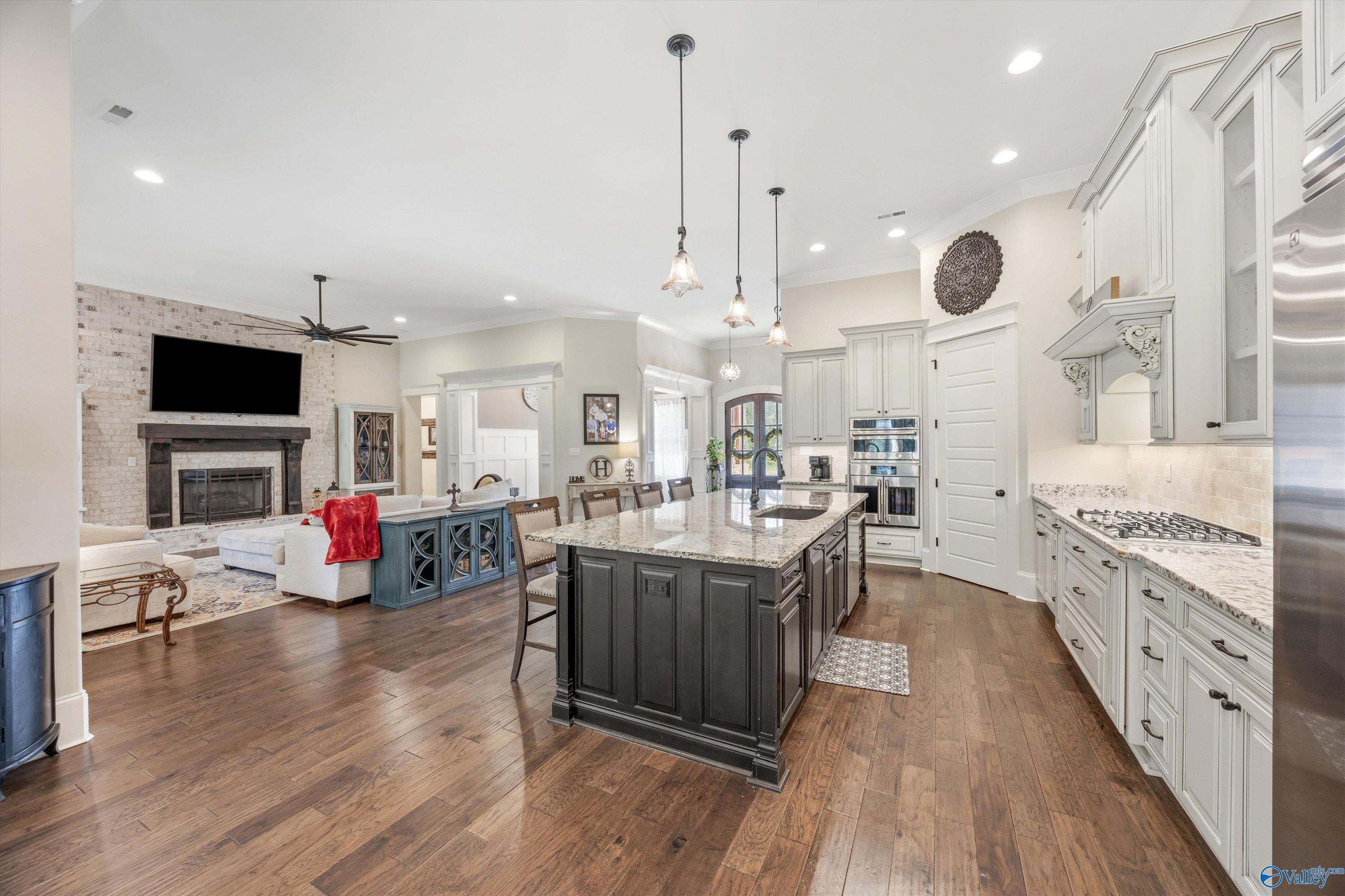 Gurley, Alabama, 35748, United States, 5 Bedrooms Bedrooms, ,4 BathroomsBathrooms,Residential,Active,2042164