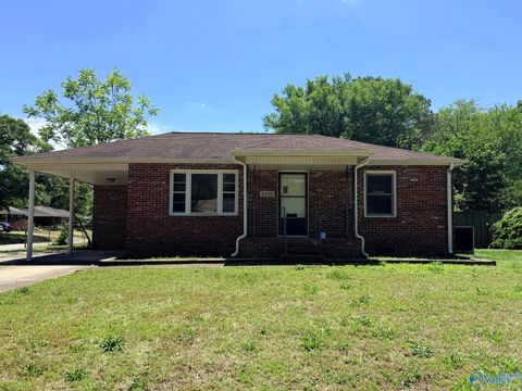 Photo of 2009 10th Street SE, Decatur, AL 35601 (MLS # 21917403)