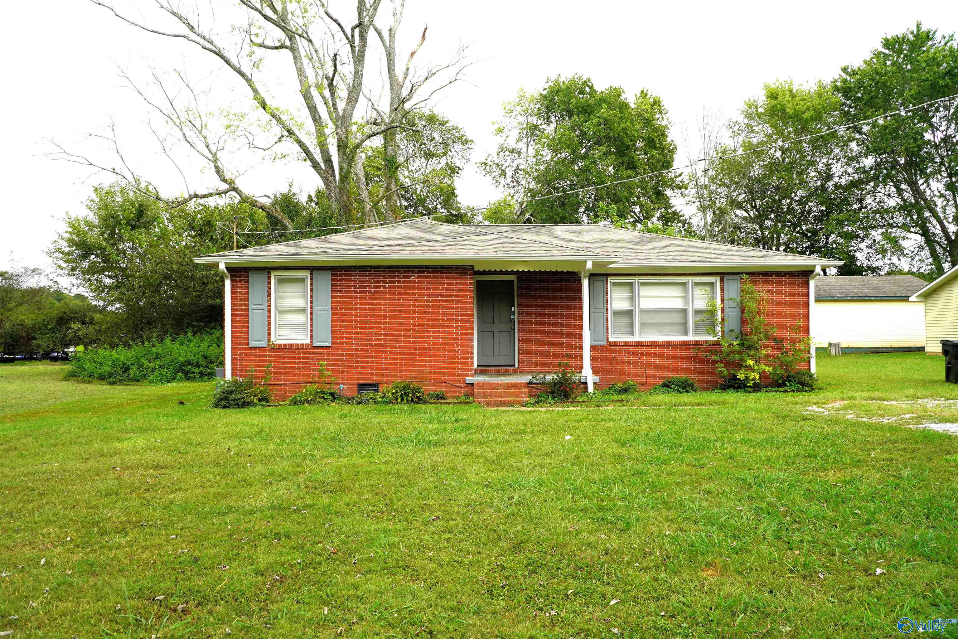 611 Greenville Pike, Hazel Green, Alabama image 1