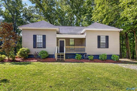 Homes For Sale - 2547 Pinedale Drive<br/> Southside, AL 35907
