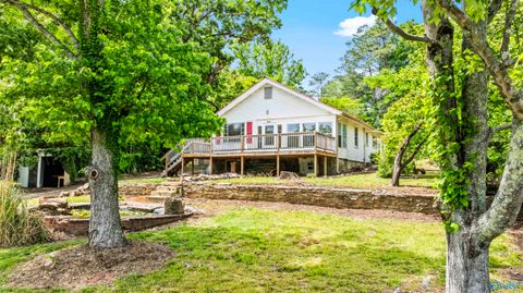 Photo of 1010 Green Avenue NW, Fort Payne, AL 35967 (MLS # 21917303)