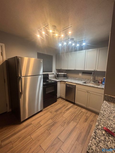 Townhouse For Rent - 4933 Cotton Row<br/> Huntsville, AL 35816