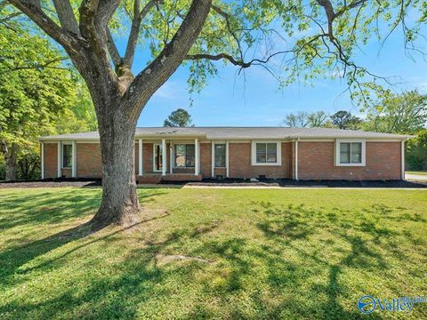 Homes For Sale - 2804 Eva Drive<br/> Huntsville, AL 35810