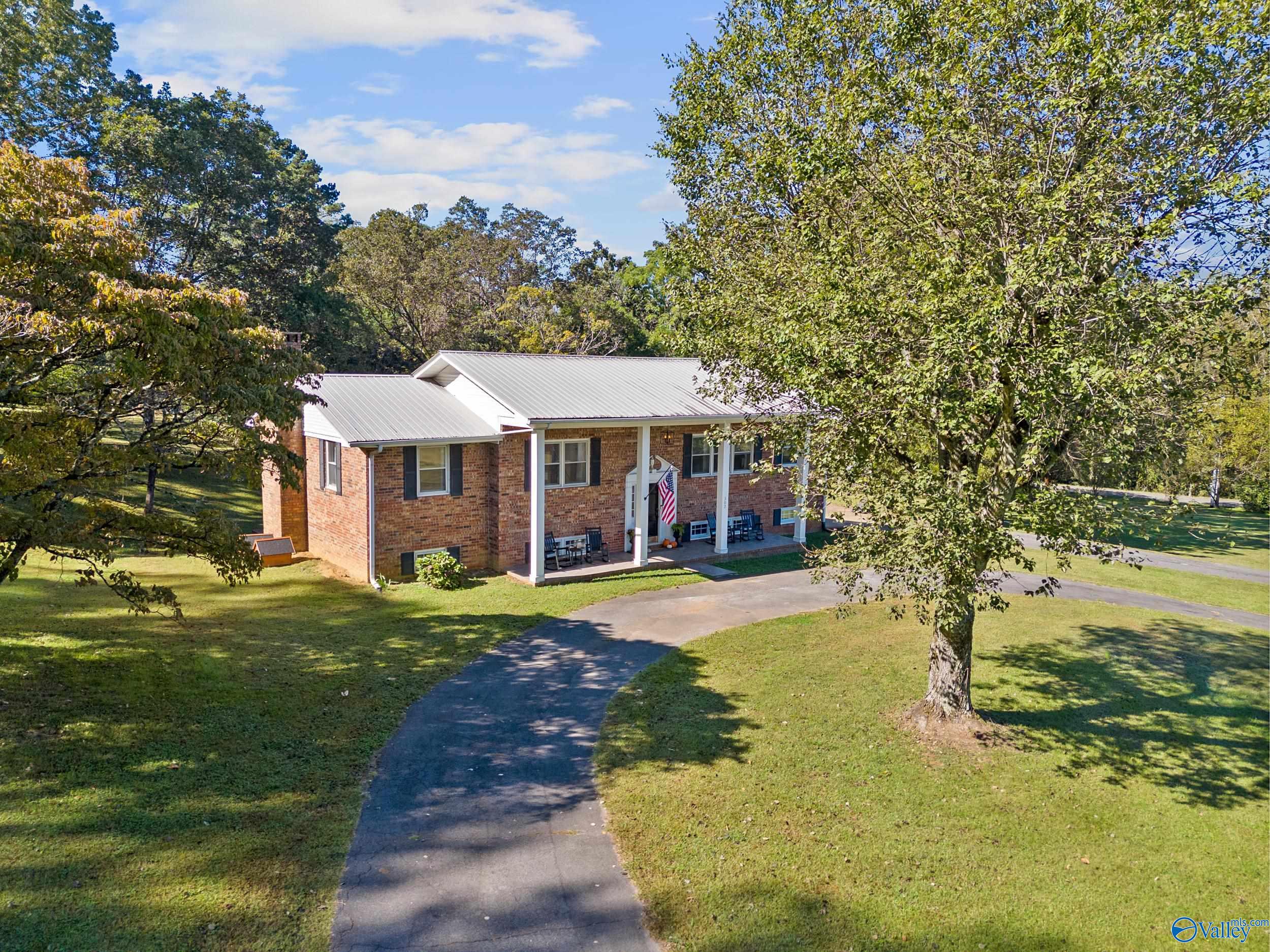 302 Picadilly Drive