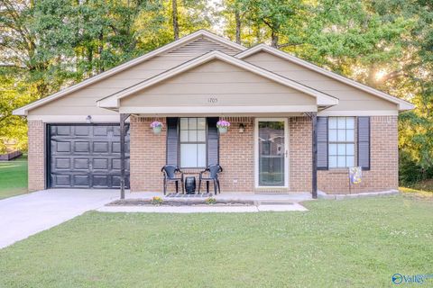 Homes For Sale - 1705 Saginaw Lane<br/> Decatur, AL 35603
