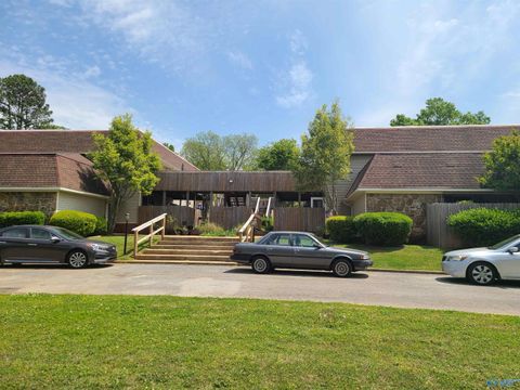 Multifamily For Sale - 1614 SE Somerville Road<br/> Decatur, AL 35601