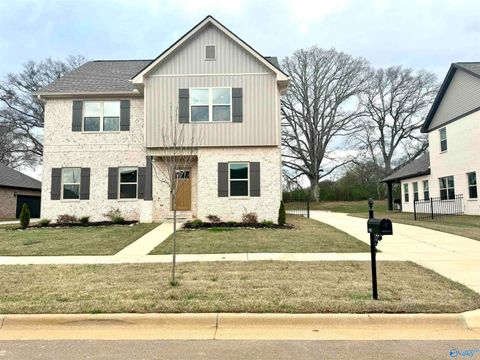 Homes For Sale - 17908 Eastmoor Street<br/> Limestone County, Athens, AL 35611