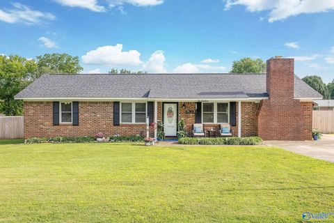 Homes For Sale - 10 Bearden Drive<br/> Grant, AL 35747