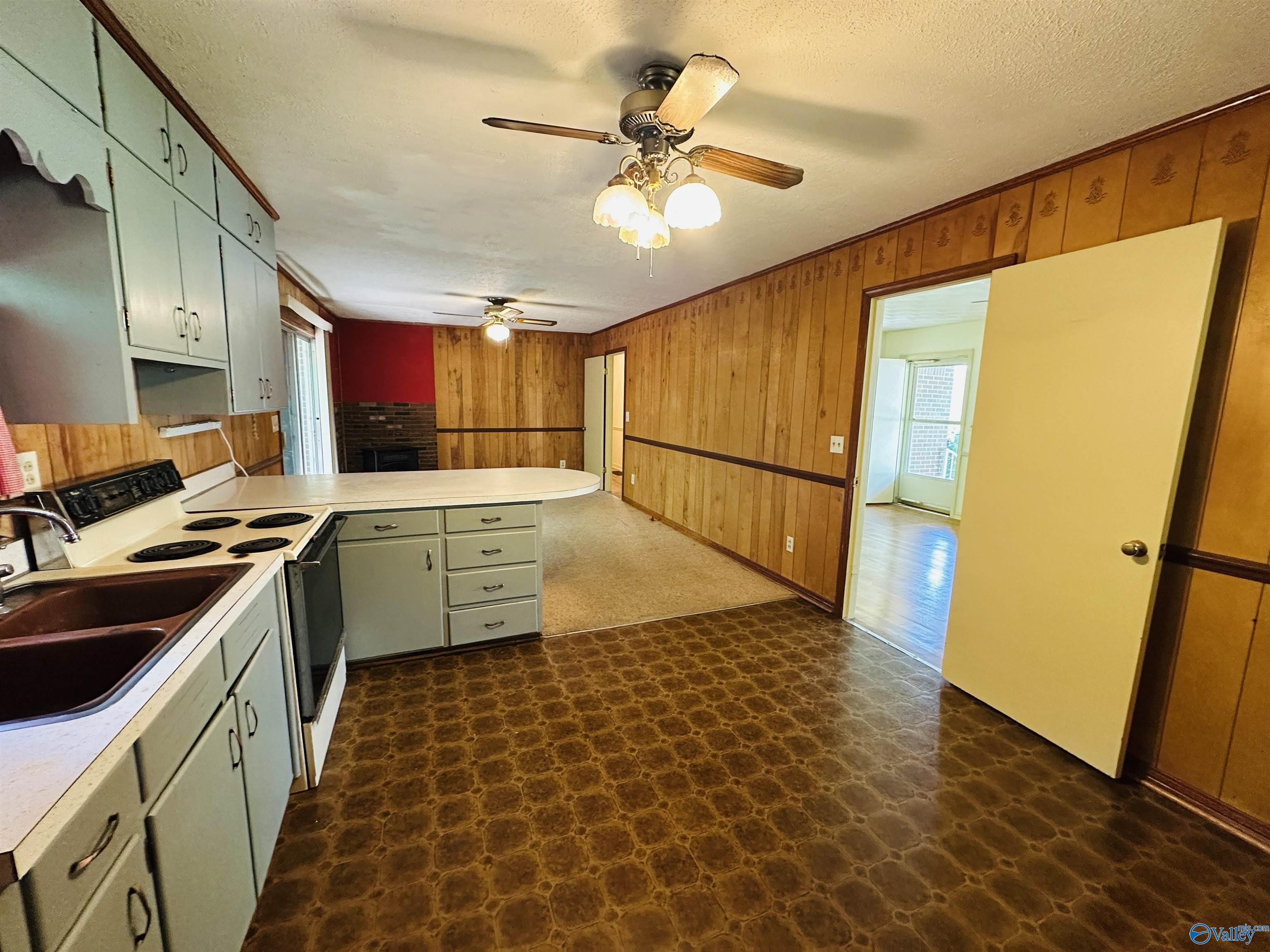 890 Fairview Drive, Arab, Alabama image 6