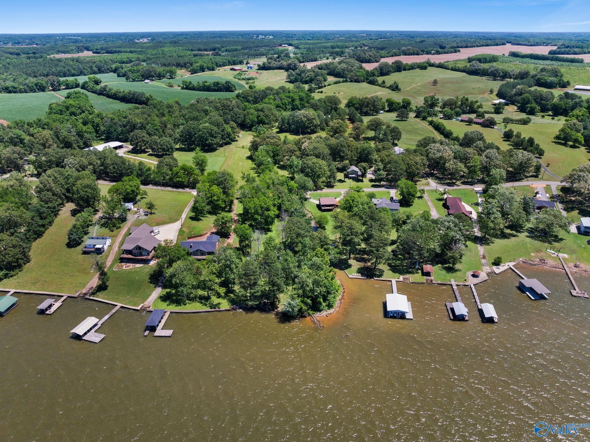 887 Ramblewood Drive, Rogersville, Alabama image 15