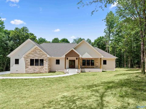 Homes For Sale - 602 SE 4th Street<br/> Arab, AL 35016