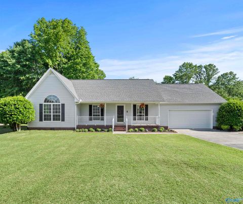 Photo of 1953 Putter Circle NE, Arab, AL 35016 (MLS # 21917320)