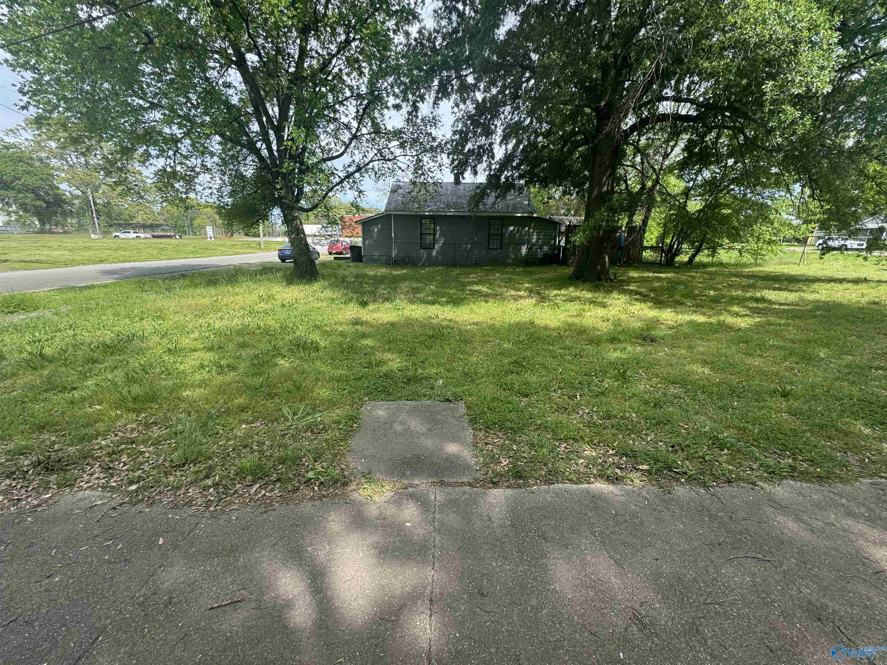 802 18 1/2 Avenue, Decatur, Alabama image 3