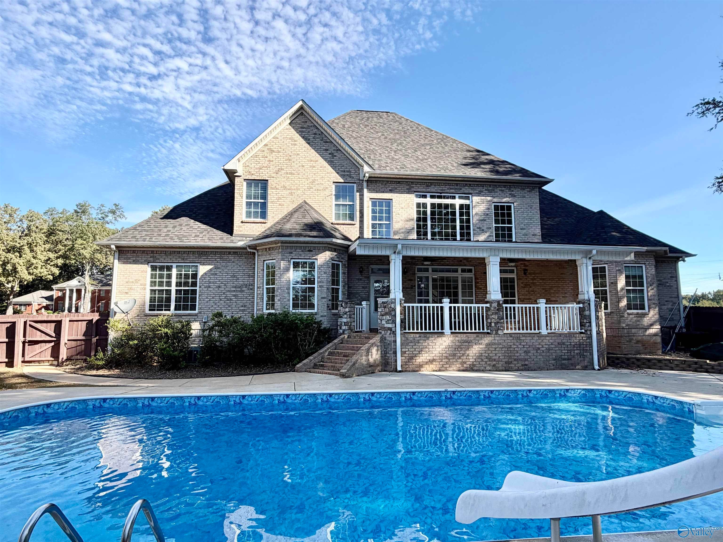 20458 Executive Drive - Photo 2