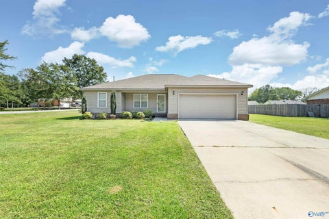 Homes For Sale - 600 Gable Circle<br/> Hartselle, AL 35640