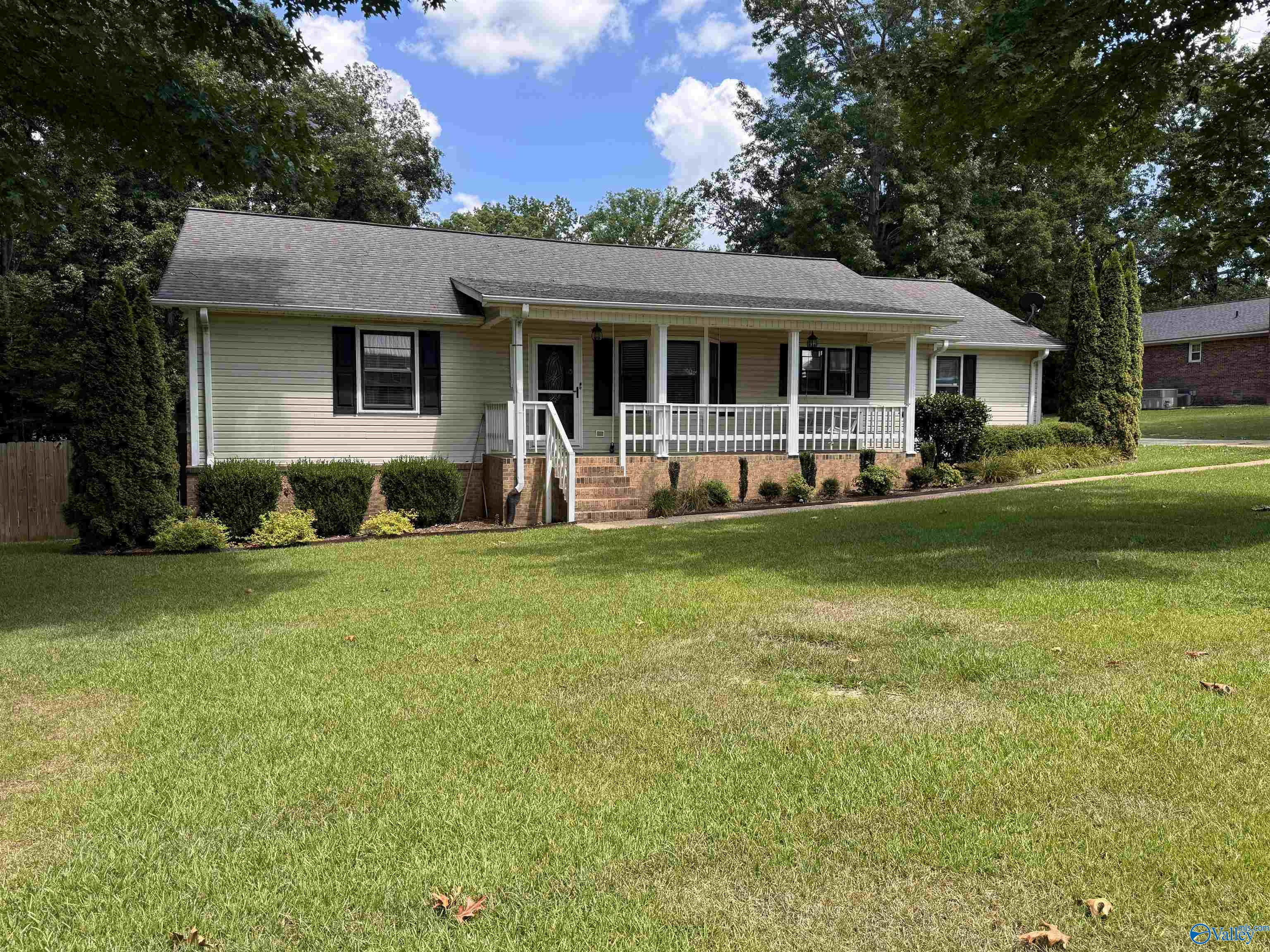 1918 Oakleaf Lane, Arab, Alabama image 1