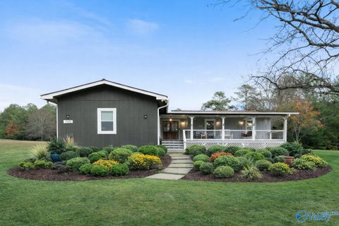 Homes For Sale - 1585 County Road 144<br/> Gaylesville, AL 35973