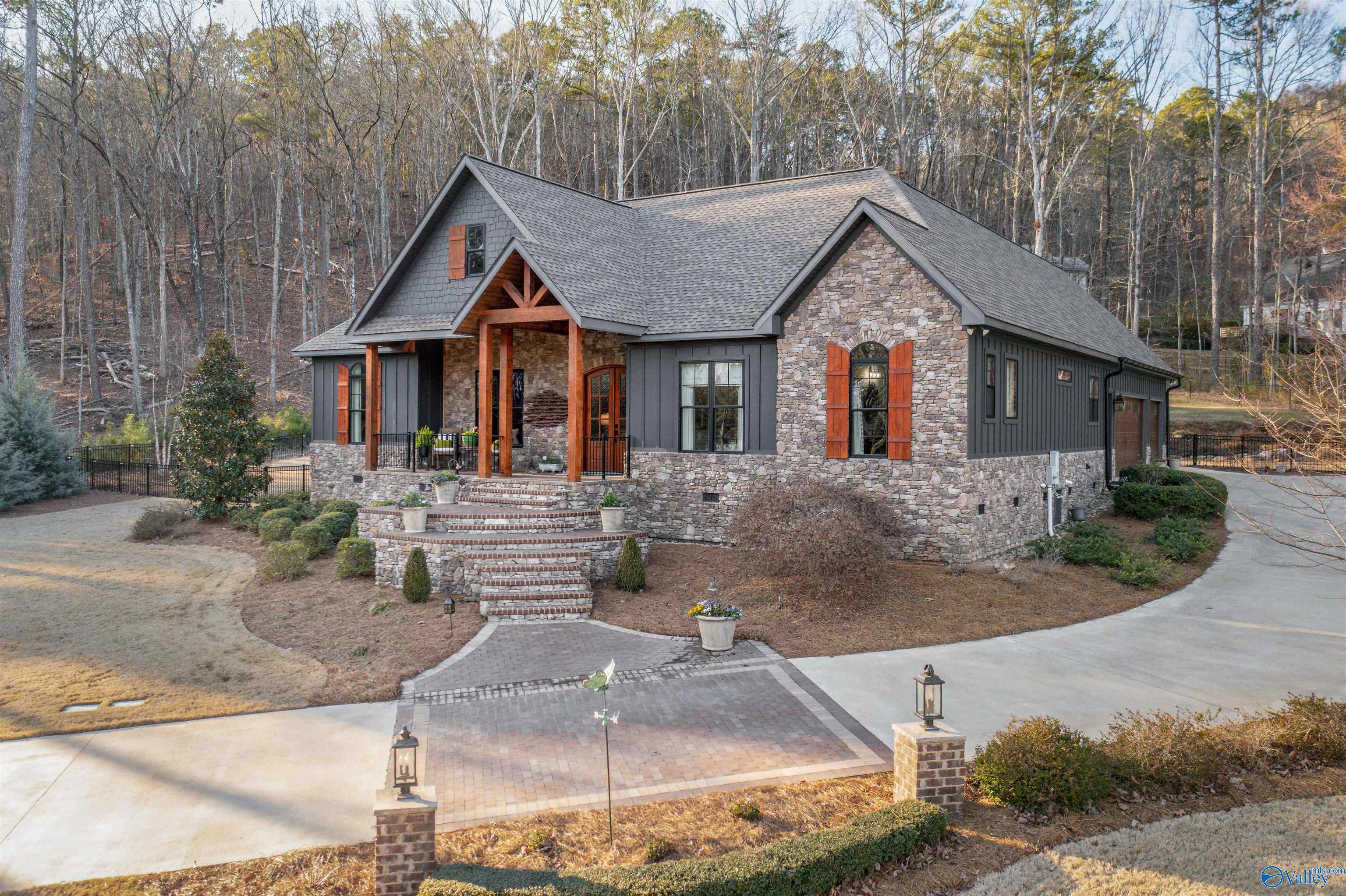 106 River Pointe Drive, Rainbow City, Alabama image 2