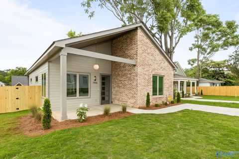 Photo of 2906 10th Avenue SW, Huntsville, AL 35805 (MLS # 21919267)
